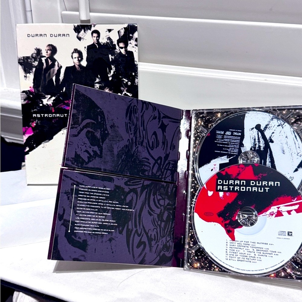 🎶✨ Duran Duran – Live from the Astronaut Tour (2004) | 2-Disc DVD + CD Set ✨🎶 - Picture 3 of 16